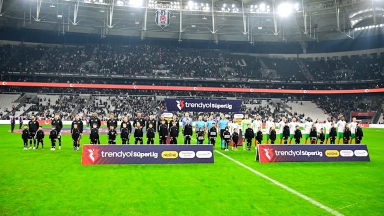 Beşiktaş Alanya Karşısında Yine KayıpTribünlerden Sert Tepki!